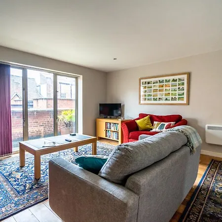 15 Stonegate Court * York