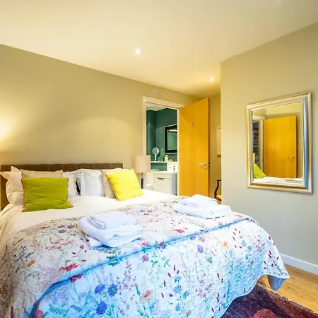 15 Stonegate Court * York