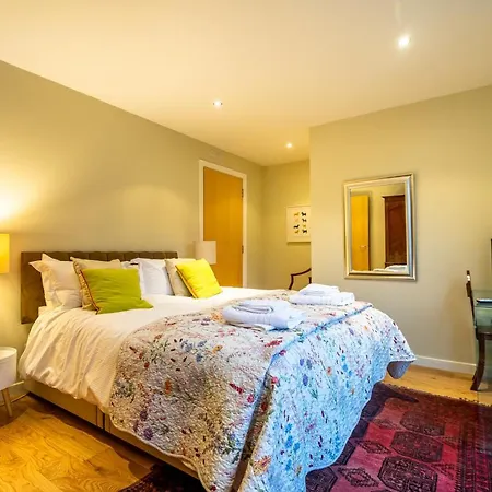 15 Stonegate Court * York